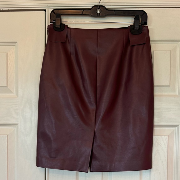 NWOT Theory Vegan Leather Stretch Pencil Skirt Burgundy size 2 - Picture 8 of 10